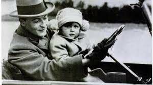 Fitzgerald's daughter is born.