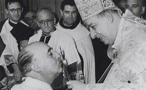 Franco remodela el govern i obre l’etapa política nacionalcatòlica