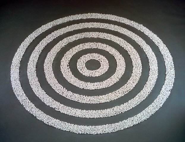 Small white pebble circles