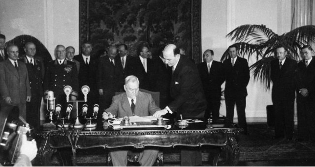 Creación del Pacto de Varsovia.