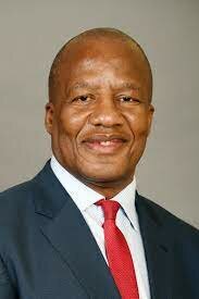 El ministro de Presidencia de Sudáfrica, Jackson Mthembu, muere de COVID-19.