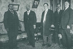 Lo nombraron Ministro Residente ante el Gobierno de España en 1907, por lo tanto, llegó a España en 1908.