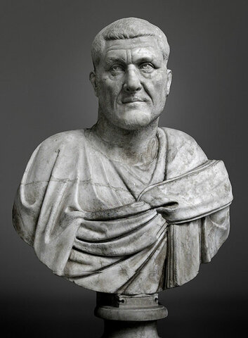 persecuzione Massimo  il trace