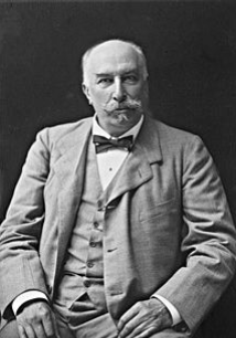 Mussolini forms alliance with Giolitti