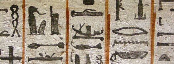 signos ideográficos en piedra y luego papiro