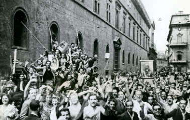 Mussolini brought down by coup during WWII July 25 1943