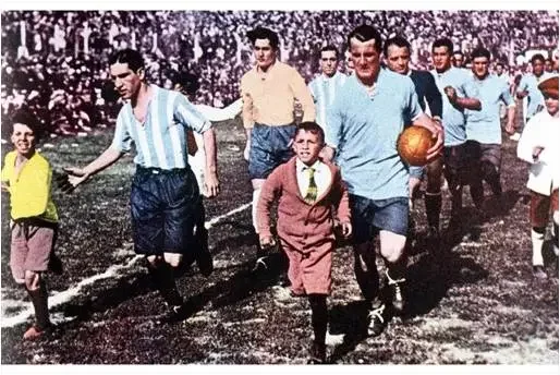Primer partido internacional fuera de las Islas Británicas
