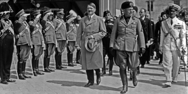 Mussolini declara la instauración de un gobierno fascista en el norte de Italia