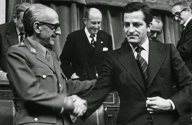 Aprobación en referéndum de la Ley para la Reforma Política.