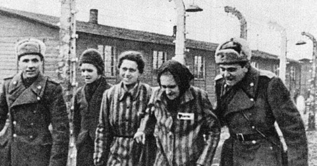 Los soviéticos liberan el campo de Auschwitz