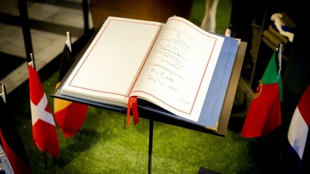 ELS MEMBRES DE LA UE SIGNEN EL TRACTAT DE MAASTRICHT