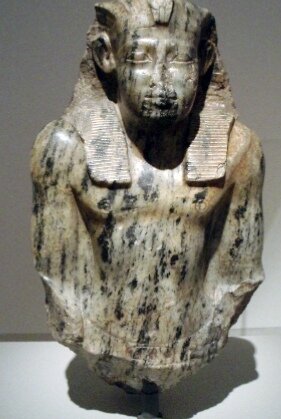 El faraón sesostris II inicia un reforma administrativa que mejora la riqueza de Egipto