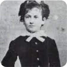 Nace María Montessori