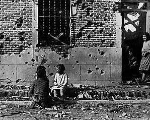 Málaga cae en poder de los franquistas, auxiliados por tropas italianas, el día 3. La inmediata represión se cobra miles de muertos.