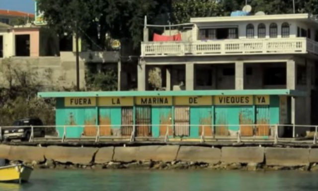 La Marina de los Estados Unidos sale de Vieques