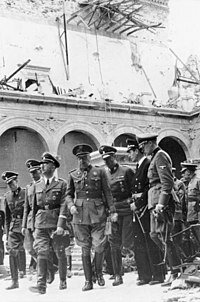 El general Francisco Franco decide destinar una importante parte de sus fuerzas para liberar a los rebeldes asediados en el Alcázar de Toledo. Franco concentra el poder entre los sublevados: es designado generalísimo y jefe del gobierno.