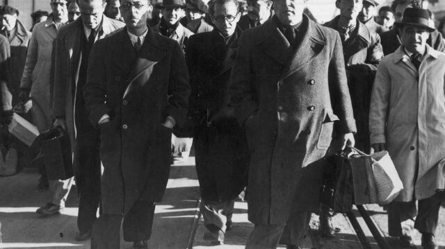 El coronel Casado encabeza el organismo republicano que sustituye a Negrín con el objeto de alcanzar una paz honrosa (golpe de estado en Madrid).