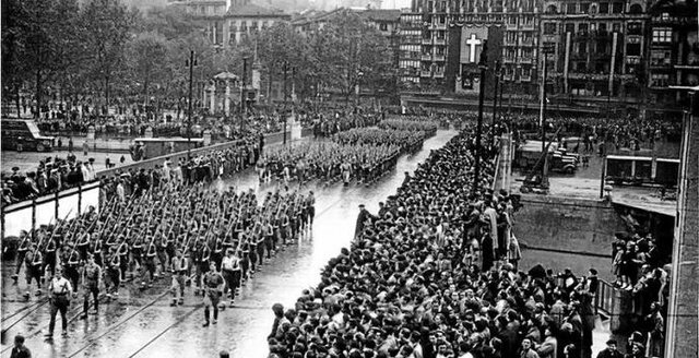 Los franquistas conquistan Bilbao y el resto de los territorios vascos que no se hallaban bajo su control.