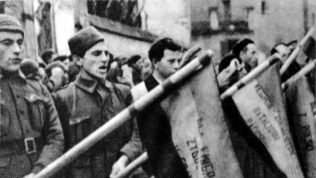 La URSS envía sus primeros equipos de ayuda a los republicanos. Llegan los primeros miembros de las Brigadas Internacionales.