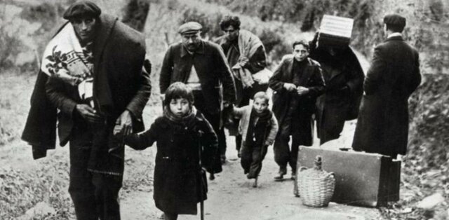 Miles de refugiados y el propio gobierno republicano cruzan la frontera francesa