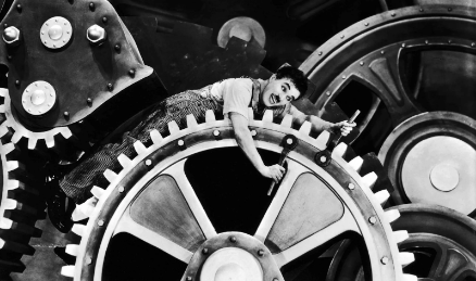 Charles Chaplin estrena Tiempos Modernos