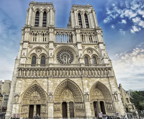 Catedral de Notre-Dame de París, 1163-1250.