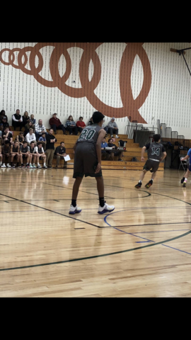 Cuando llegue Kiewit Middle School, yo ya jugado basketball por 2 años.