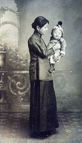 Book: Lilly has a son