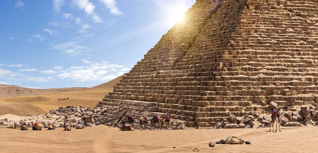 Se inicia la construcción de la pirámide de Micerinos.