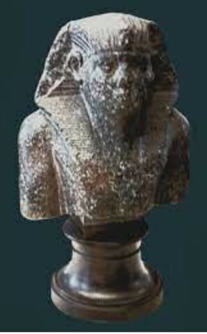 El faraón Sesostris || inicia una reforma administrativa que mejora la riqueza en Egipto.