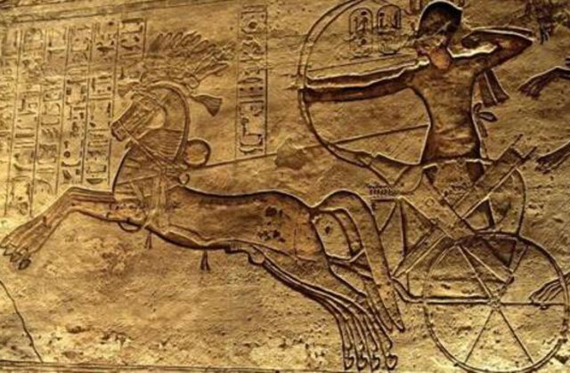 Ramsés || rechaza el intento de conquista de los hititas* en Qadesh.