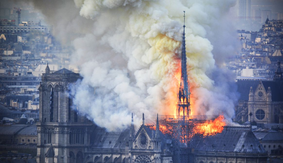 Arde Notre Dame