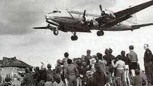 Bloqueo de Berlín Oriental. 1a crisis de Berlín.