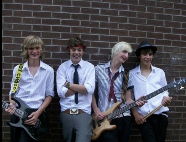 "White Eskimo" Su primera banda