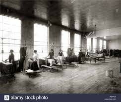 Aprobación de la resolución al trabajo profesional de la mujer.