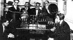 Primera transmisión radiofónica.