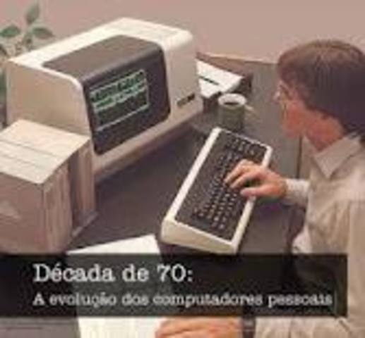 início do uso dos computadores por alguns professores, experiências de televisão educativa e primeiros projetos de introdução dos computadores na escola.