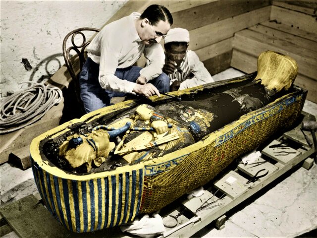 Viene scoperta la tomba di TutanKhamon