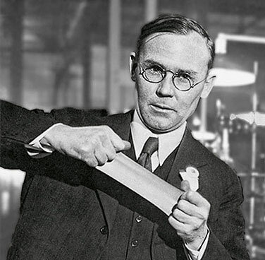 Wallace Carothers inventa o nailon