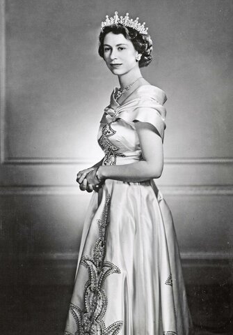 Primeira colección de Pierre Cardín en Paris.