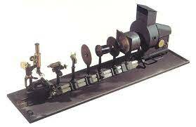 SE INVENTA EL ULTRAMICROSCOPIO