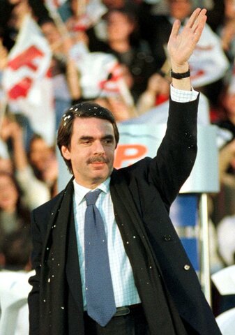 José María Aznar es elegido presidente