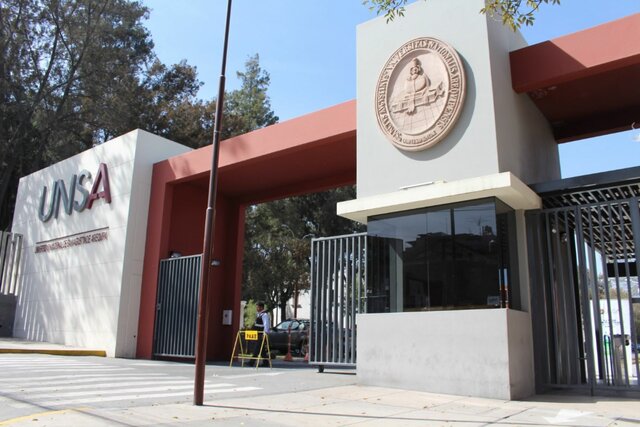 La Universidad Nacional de San Agustín de Arequipa empieza a ofrecer la carrera de psicología