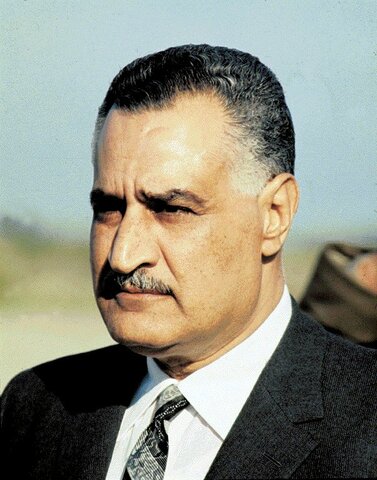 Gamal Abdel Nasser toma el poder en Egipto
