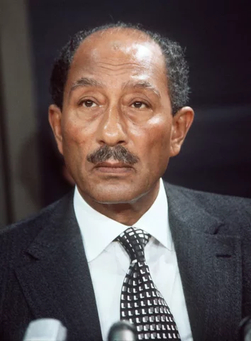 Anwar Al-Sadat asciende al poder en Egipto