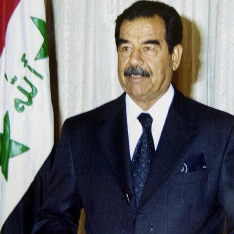 Sadam Hussein accede completamente al poder en Irak