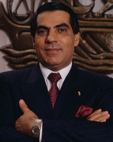 Zine El Abidine Ben Ali se hace del poder en Túnez