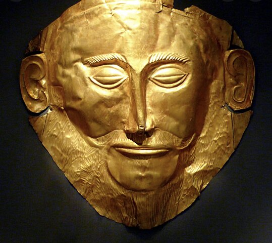 Mycenaean culture thrives on the Greek mainland.