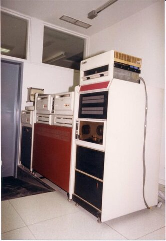 Primer mini-computador comercial