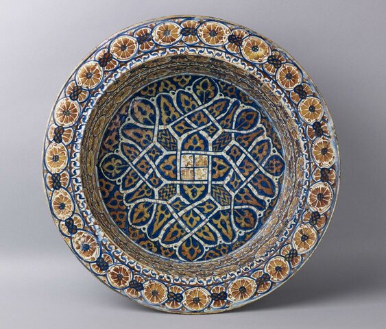 Artist unknown, Hispano-Islamic basin, 1425-50, tin-glazed earthenware. Hispanic Society, NYC